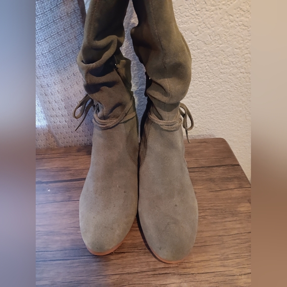 Violet & Red Boots - Picture 3 of 8